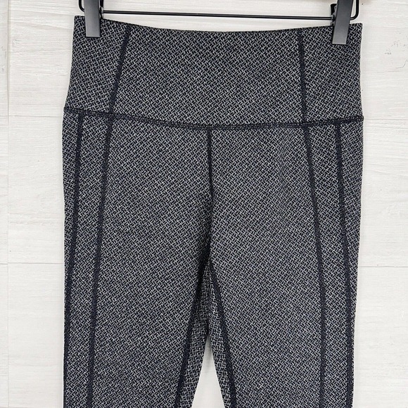 Athleta Criss Cross Power Up 7/8 Leggings Size Small Ankle Work Out Black Grey - Picture 3 of 11